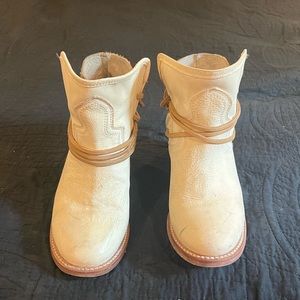 Freebird Casey, White